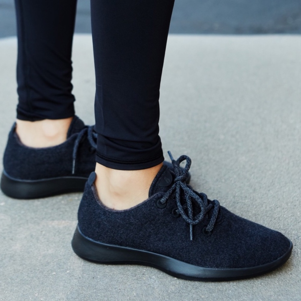Allbirds womens all black wool runners tennis shoe - Picture 6 of 12